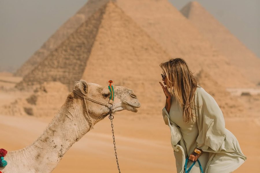 A magical photo session in the arms of the Giza Pyramids